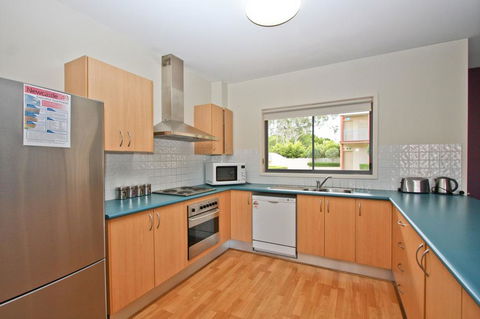 Cosmopolitan Apartments - eAccommodation 3