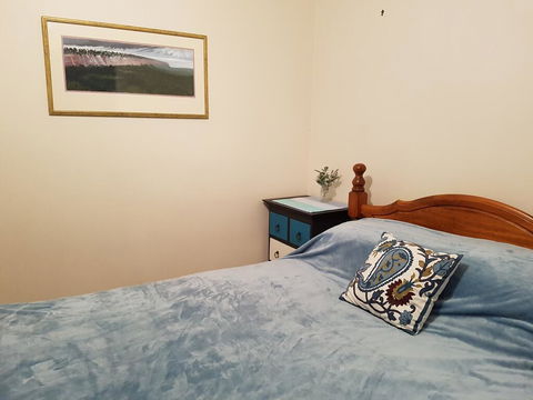 Cosy Quiet Bedroom Ferny Grove - eAccommodation 1