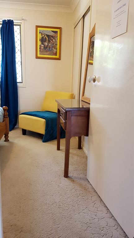 Cosy Quiet Bedroom Ferny Grove - eAccommodation 2
