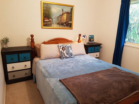 Cosy Quiet Bedroom Ferny Grove - eAccommodation 0