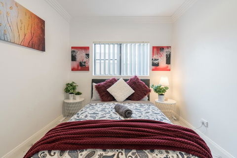 Cozy Duplex Home 3 Bdrms 1 Bath Sleeps 6 - eAccommodation 0