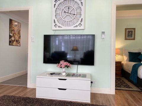 Curtis Falls Studio-Apartment - eAccommodation 2