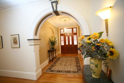 Darcy's Hotel - eAccommodation 0