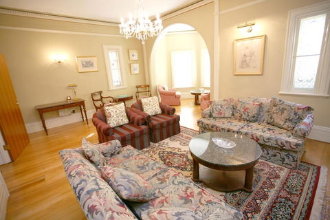 Darcy's Hotel - eAccommodation 2