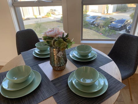 Delicate And Peaceful Bundoora Townhouse 12-R2 - eAccommodation 0
