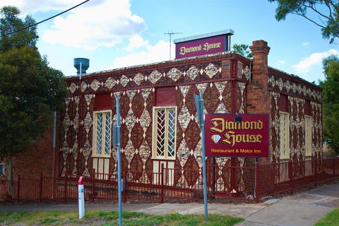 Diamond House Heritage Restaurant And Motor Inn - eAccommodation 0