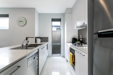 Ella House Adelaide - eAccommodation 3