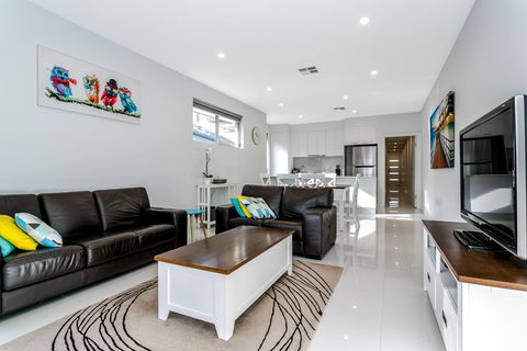 Ella House Adelaide - eAccommodation 0