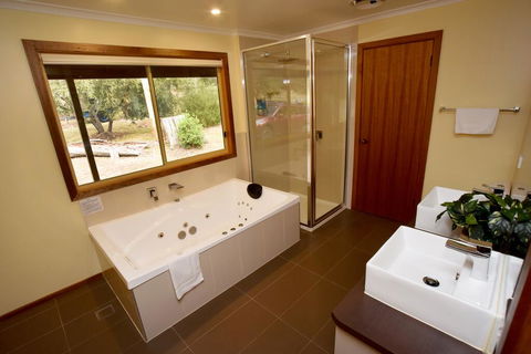 Ellimata Holiday Cottage - eAccommodation 1