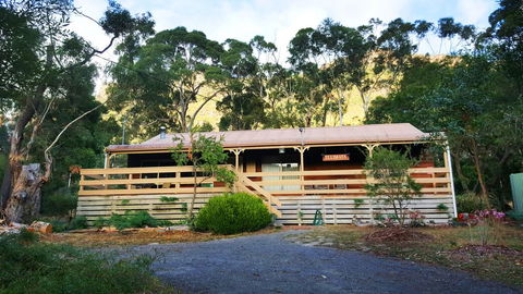 Ellimata Holiday Cottage - eAccommodation 0