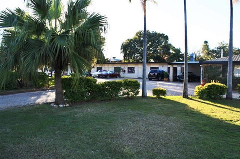 Emerald Tower Motor Inn - eAccommodation 1