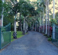 Emerald Tropical Palms B  B - eAccommodation