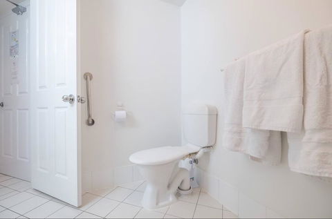 Fabulous Kangaroo Point 3 Bedroom Apartment - eAccommodation 2