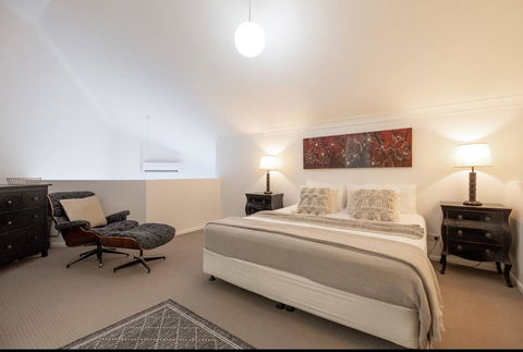 Fabulous Kangaroo Point 3 Bedroom Apartment - eAccommodation 0