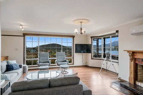 FAMILY With Children Of All Ages - Water/Bridge View - eAccommodation 3