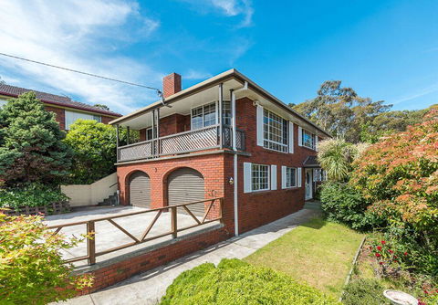 FAMILY With Children Of All Ages - Water/Bridge View - eAccommodation 0