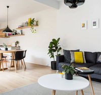Felix - Gorgeously Designed Home - eAccommodation