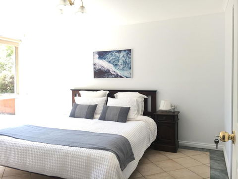 Fox Farm - Entire House Sleeps 12 Ppl - eAccommodation 0