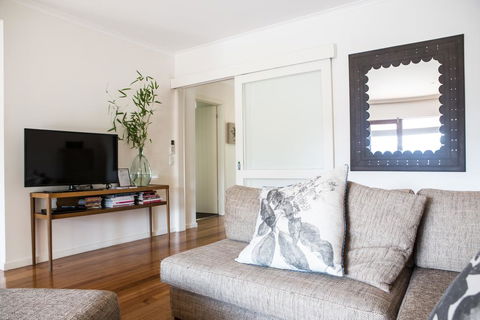 Furmston House & Studio - eAccommodation 1