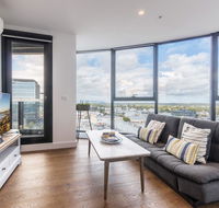 Golden Box Hill Apartment - eAccommodation