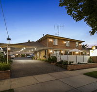 Golden Square Motor Inn - eAccommodation