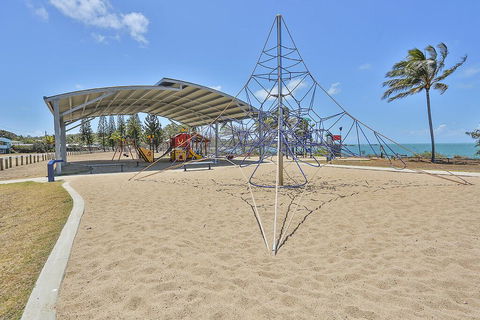 Grasstree Beachfront Shacks - eAccommodation 2