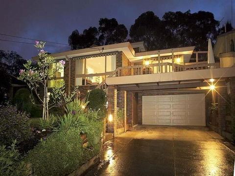 Great Views/Location 5 Bedrooms In Glen Waverley - eAccommodation 0