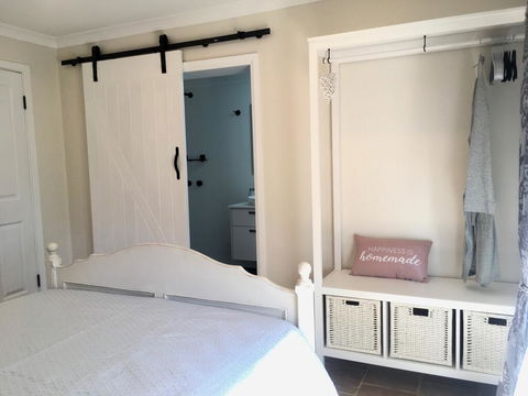 Gumleaf Manor Farmstay - eAccommodation 1