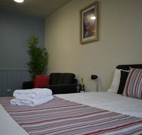 Hamilton Lakeside Motel - eAccommodation