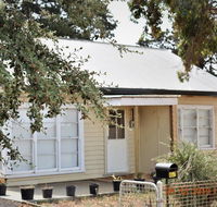 Happy cozy house for holidays Beach BBQ Pet friendly 35kms from CBD in country life style  - eAccommodation