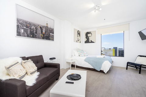 High In The Sky Executive - eAccommodation 3
