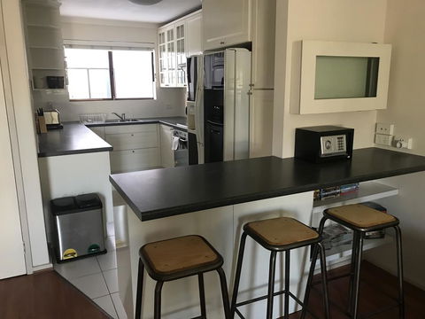 Hillarys Family Holiday Home - eAccommodation 0