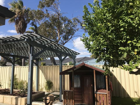 Hillarys Family Holiday Home - eAccommodation 2