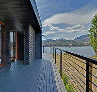 Hobart Waterfront Luxury Retreat - eAccommodation