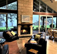 Kenwood Bank Vineyard Retreat - eAccommodation