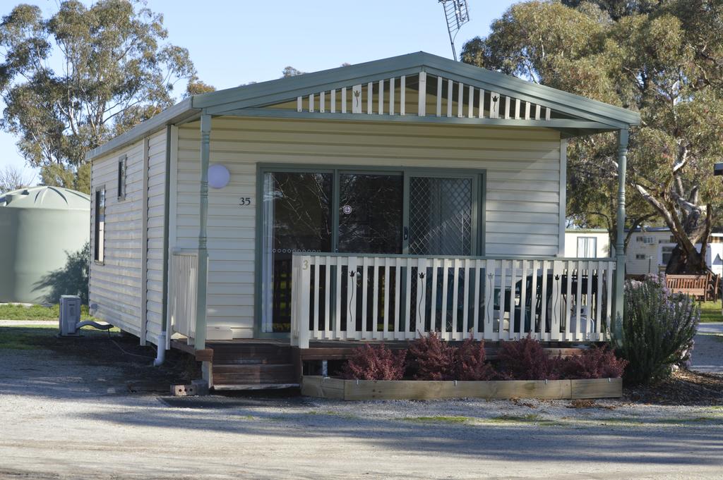 Sandhill Lake VIC eAccommodation