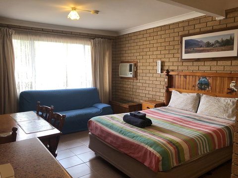 Lake Front Motel - eAccommodation 0