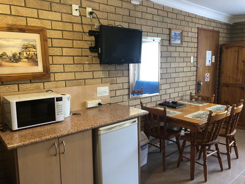 Lake Front Motel - eAccommodation 3