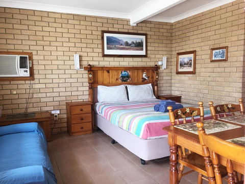 Lake Front Motel - eAccommodation 2