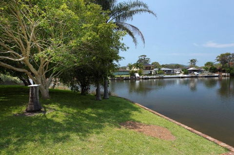 LAKE HOUSE ON ELOUERA - eAccommodation 0