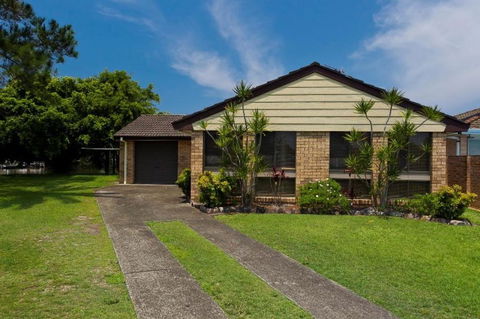 LAKE HOUSE ON ELOUERA - eAccommodation 1