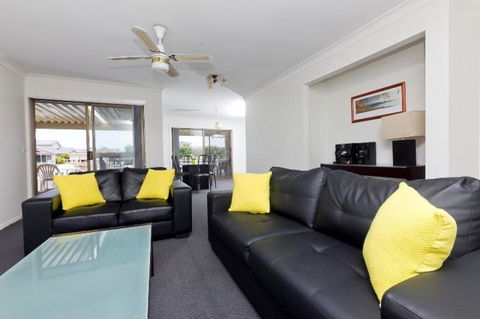LAKE HOUSE ON ELOUERA - eAccommodation 2