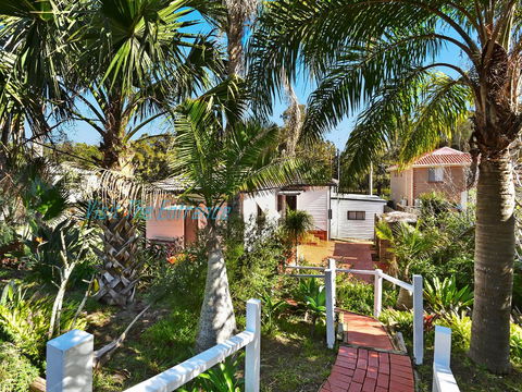 Lakeside House & Cabin - eAccommodation 2