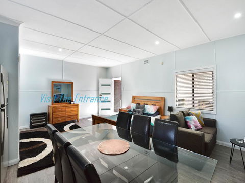 Lakeside House & Cabin - eAccommodation 1