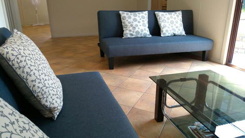 Large 6-Bedroom House With Wifi & Netflix Close To Singleton CBD Hunter Valley - eAccommodation 2