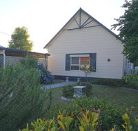 Large 6-Bedroom House with Wifi  Netflix Close to Singleton CBD Hunter Valley - eAccommodation