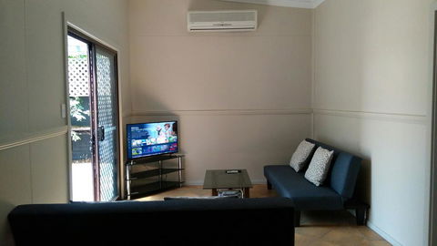 Large 6-Bedroom House With Wifi & Netflix Close To Singleton CBD Hunter Valley - eAccommodation 1