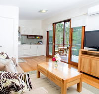 Lilypad Luxury Cabins - eAccommodation