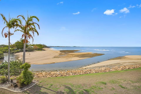 Luxury Beach Unit - eAccommodation 1
