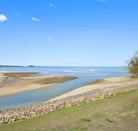 Luxury Beach Unit - eAccommodation